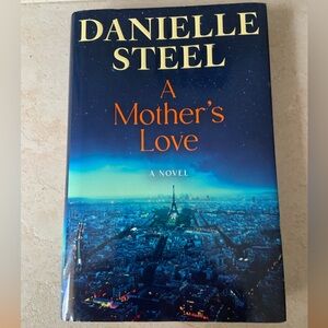 Danielle Steel Blue Novel - A Mother's Love
